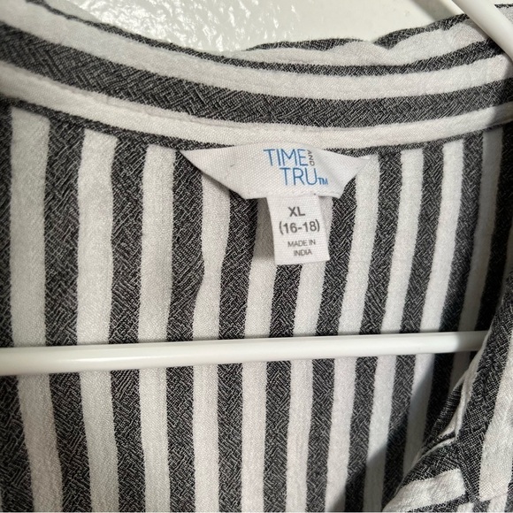 Time and Tru Popover Tank Top White Gray Stripe - Picture 11 of 12